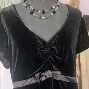 Simple but Elegant. Motherhood Maternity 3/4 Length Dress. Comes w/ Jewelry.